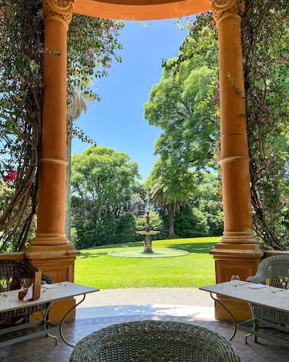 Con vistas a los jardines, se sitúa el bistró de Villa Ocampo
