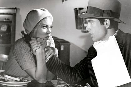 Con Warren Beatty, en 1967, en la película que la convirtió en estrella, "Bonnie and Clyde"