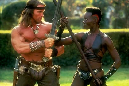 Conan. Arnold Schwarzenegger y Grace Jones
