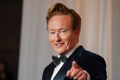 Conan O'Brien, el conductor de las últimas dos entregas de los Oscar que lo será también de la próxima ofició de maestro de ceremonias de la gala celebrada anoche en Los Ángeles