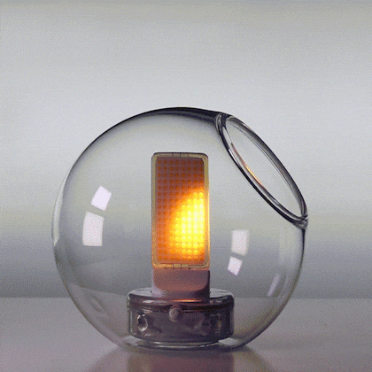Concebida hace 20 años para imitar el movimiento natural de una flama, 'My Candle Flame' llegó a un diseño esencial después de varias versiones, y a una bienvenida reducción en los costos de producción y al consumidor final.