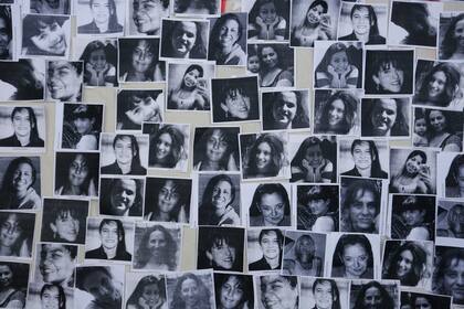 Fotos de víctimas de femicidios en una concentración de #NiUnaMenos en el Congreso, el 3 de junio de 2015.