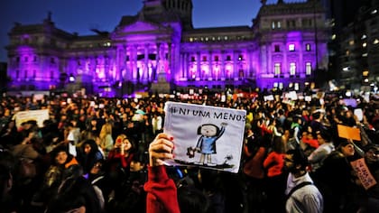 Concentración en el congreso contra el femicidio y violencia de genero #niunamenos el 3 de junio de 2015