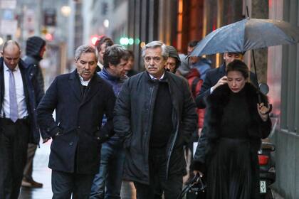 Concentrados en la reunión de hoy, Fernández y su comitiva solo dejaron el hotel para almorzar