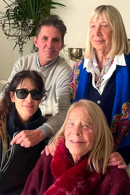 Concepción Cochrane, Gerard Confalonieri, Dolores Blaquier y Margarita Southam