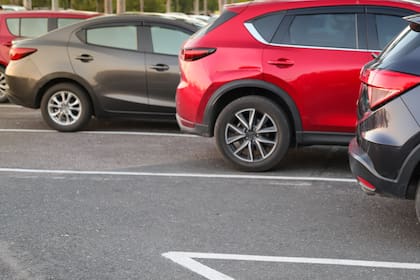 concesionaria de autos
vista
venta volante
entrega
compra
nuevo auto
llaves
comprar transaccion
MOVILIDAD
foto: SHUTTERSTOCK