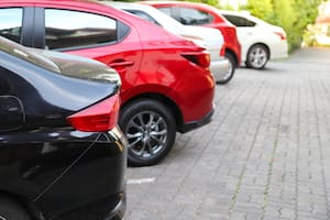 concesionaria de autos
vista
venta volante
entrega
compra
nuevo auto
llaves
comprar transaccion
MOVILIDAD
foto: SHUTTERSTOCK