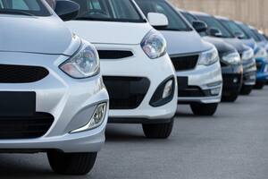 concesionaria de autos
vista
venta volante
entrega
compra
nuevo auto
llaves
comprar transaccion
MOVILIDAD
foto: SHUTTERSTOCK