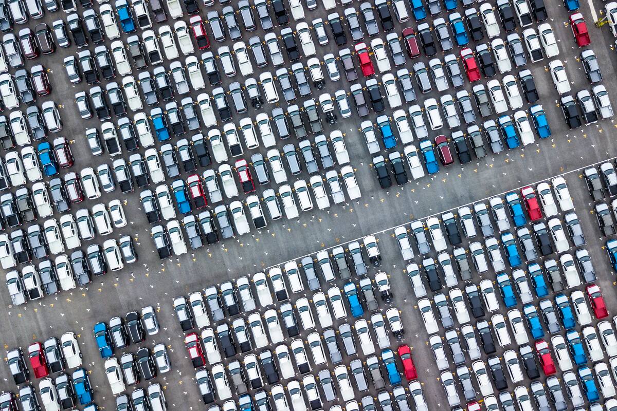 concesionaria de autos
vista
venta volante
entrega
compra
nuevo auto
llaves
comprar transaccion
MOVILIDAD
foto: SHUTTERSTOCK
