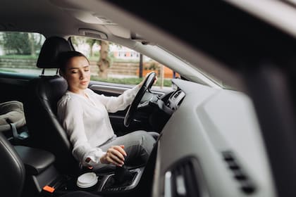 concesionaria de autos
vista
venta volante
entrega
compra
nuevo auto
llaves
comprar transaccion
MOVILIDAD
foto: SHUTTERSTOCK