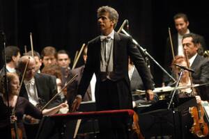 Jan Latham-Koenig: un director musical tenso, con quien la decepción en Buenos Aires fue in crescendo