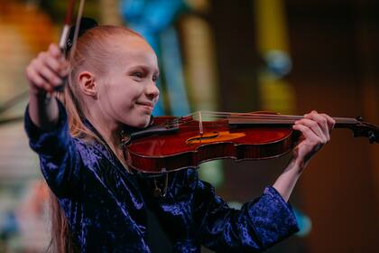 Sofija Vasecka, violinista letona de 10 años, en el Festival Iguazú en Concierto