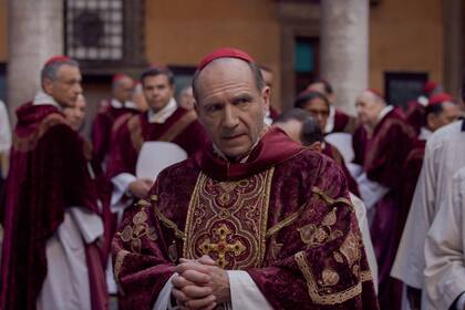 "Conclave", con Ralph Fiennes como un cardenal que organiza la elección de un nuevo papa
