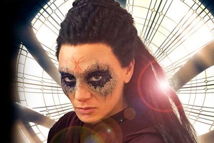 Condenan a Zara Phythian, actriz de Doctor Strange, y a su esposo por abuso de menores