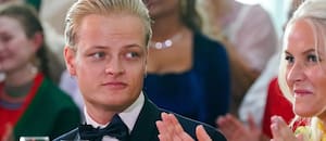 Condenaron a Marius Borg Hoiby, hijo de la princesa heredera de Noruega, por violación