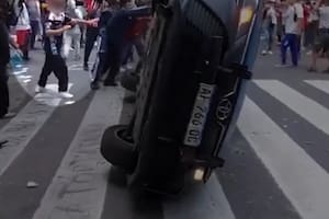 Condenaron a un año y cinco meses de prisión al barrabrava que quemó un patrullero durante una protesta en el Congreso