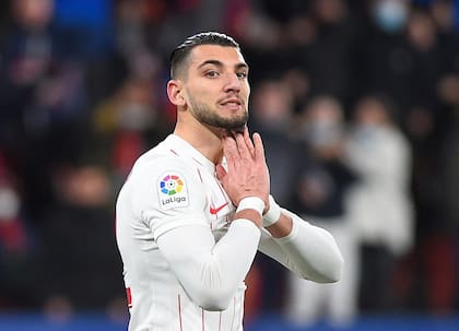 Condenaron a un exfutbolista de la selección española por agresión sexual: ocho años y seis meses de prisión.