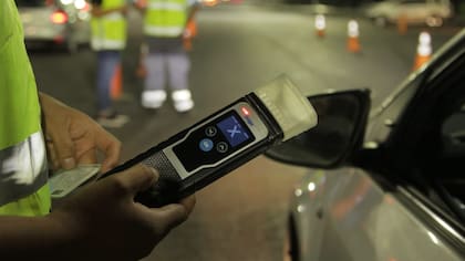 Conducir con alcohol en sangre o bajo los efectos de estupefacientes puede ir desde los $664.500 hasta los $2.215.000