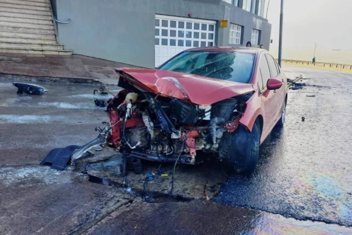 Conductor protagonizó un fuerte choque en la costa y terminó con el auto secuestrado por falta de papeles