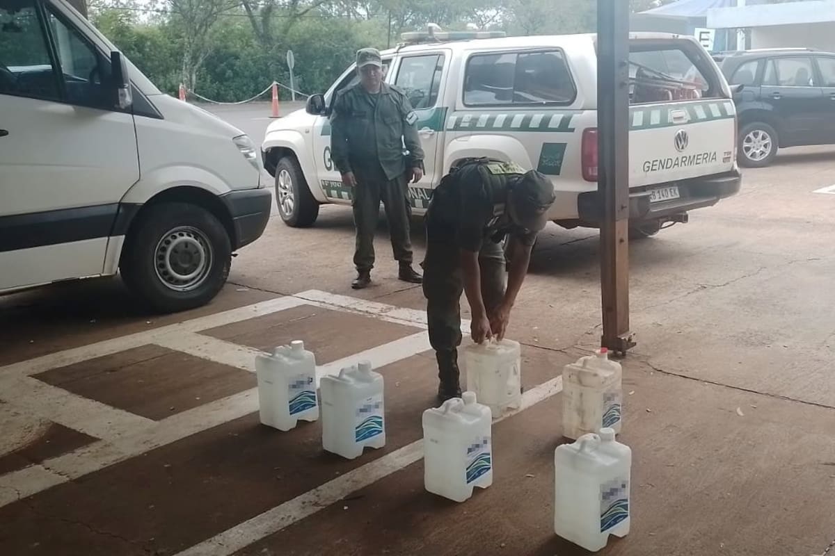 Conductor quedó detenido por transportar 40 litros de ketamina y 20 litros de metilamina.