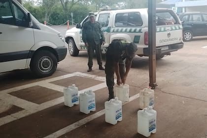 Conductor quedó detenido por transportar 40 litros de ketamina y 20 litros de metilamina.