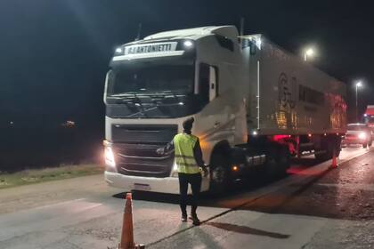 Conductores aliados a la FECOTAC cortaron las rutas A005, 8, 35 y 158 en reclamo por el precio del gasoil.