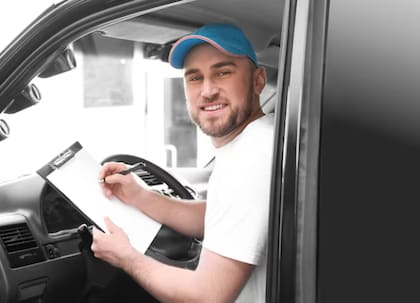 Conductores migrantes de California deben tener dominio del inglés para evitar problemas con su licencia de conducir comercial