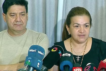 Conferencia de los padres de Fernando Báez Sosa en Dolores