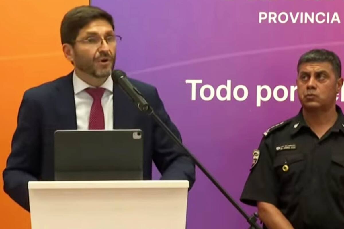 Conferencia de Maximiliano Pullaro