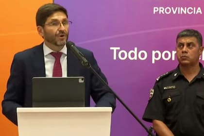 Conferencia de Maximiliano Pullaro