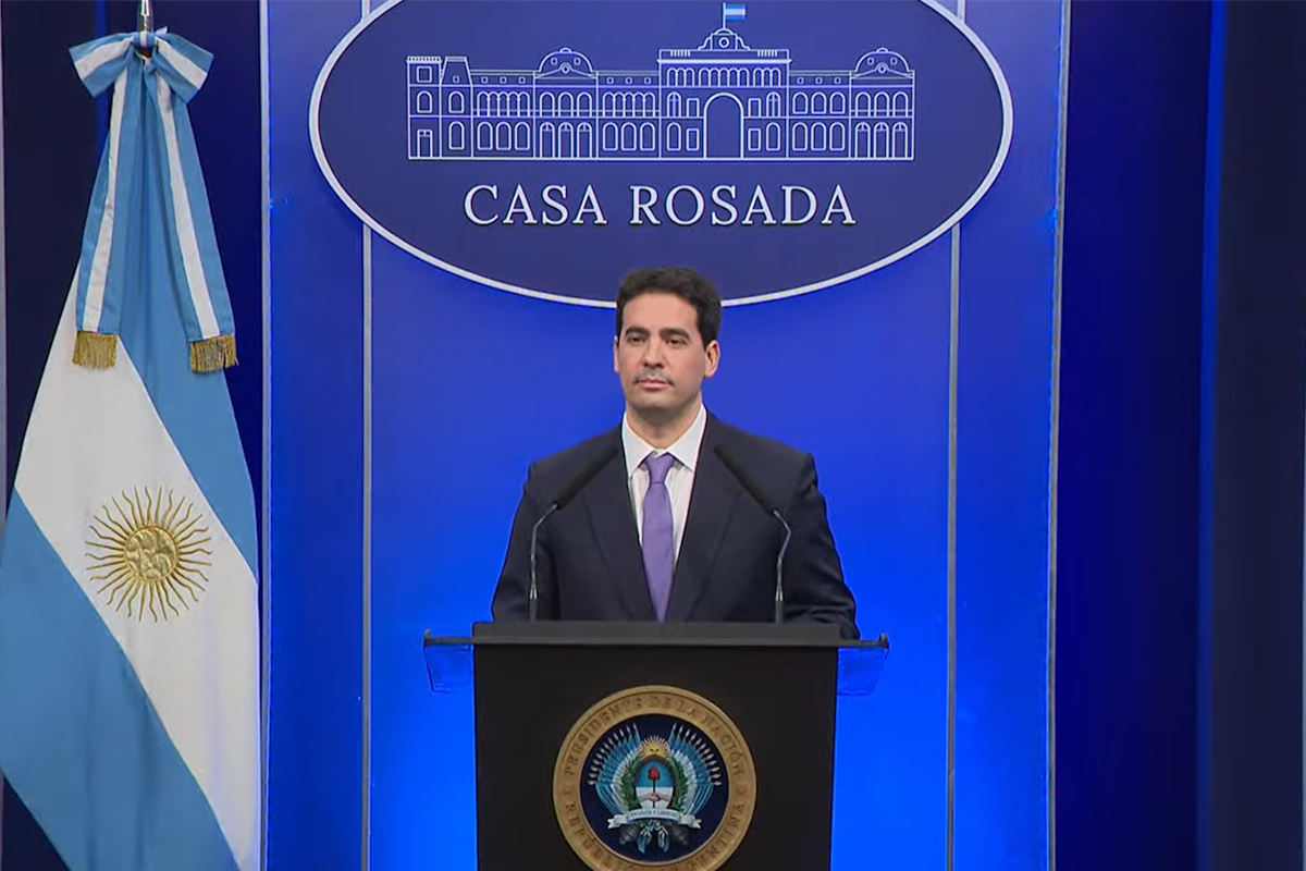 O novo porta-voz disse que Adorni renunciou por “motivos pessoais” e que Pro é um “aliado crucial”.
