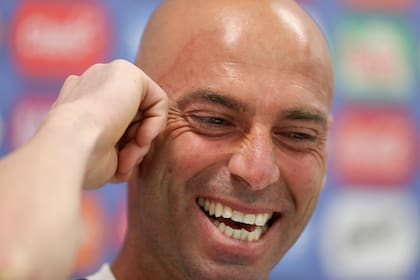 "Estoy sorprendido para bien de cómo lo veo. Ojalá arranque bien el Mundial porque todos los demás vamos a subir el nivel", señaló sobre Messi, Caballero