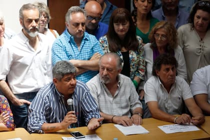 Pablo Moyano, Yasky y Micheli anticiparon que habrá marchas de antorchas todos los jueves de enero y que promoverán acciones judiciales contra los tarifazos