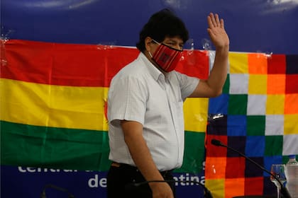 Conferencia de prensa de Evo Morales en el Centro de cómputos del MAS en Perón al 3800