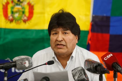 Conferencia de prensa de Evo Morales en el Centro de cómputos del MAS en Perón al 3800