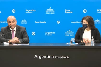 Juan Manzur y Carla Vizzotti ayer en conferencia de prensa
