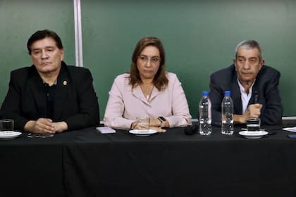 Conferencia de prensa de los jueces Daniel Olivares Yapur y Adriana García Nieto, y el fiscal Quattropani