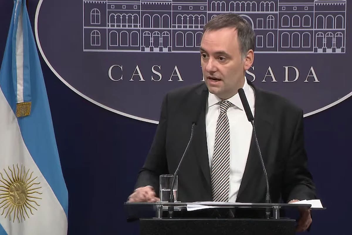 Conferencia de prensa de Manuel Adorni