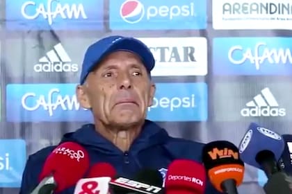 Russo se quebró durante la conferencia de prensa, en Colombia