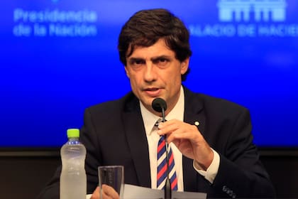 Hernán Lacunza fue ministro de Economía de la provincia entre diciembre de 2015 y agosto de 2019, cuando pasó a la Nación; desde su cuenta de Twitter, cuestionó afirmaciones de Axel Kicillof