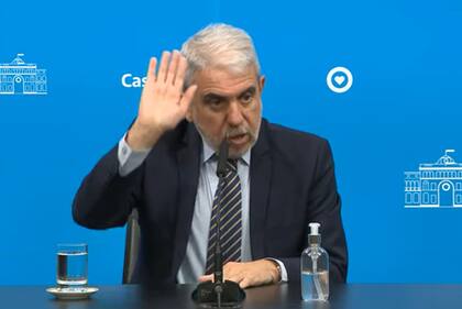 El ministro de Seguridad, Aníbal Fernández, admitió el vínuclo de un miembro de la tripulación del avión varado en Ezeiza con un grupo terrorista