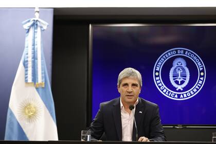 Conferencia de prensa del ministro Luis Caputo