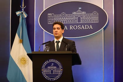 Conferencia de prensa del vocero presidencial Adrián Ravier