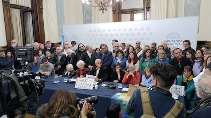 Conferencia de prensa en repudio a las detenciones de Jujuy, con el secretario de DDHH Horacio Pietragalla a la cabeza