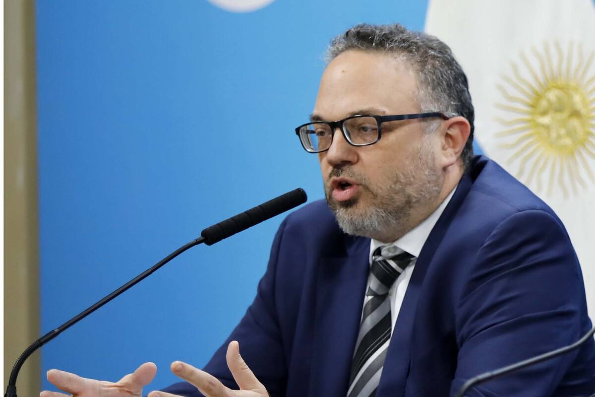 Conferencia de prensa, por precios cuidados, de Santiago Cafiero (Jefe de Gabinete), Matias Kulfas (Ministro de Desarrollo productivo de La Nacion) y Paula Espaniol (Secretario de Comercio Interior) en Casa de Gobierno El 07_01_2020