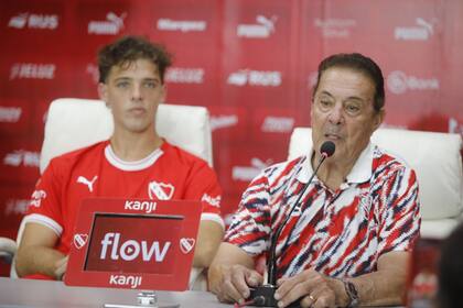 Conferencia de Santiago Maratea en Independiente junto a Pepe Santoro