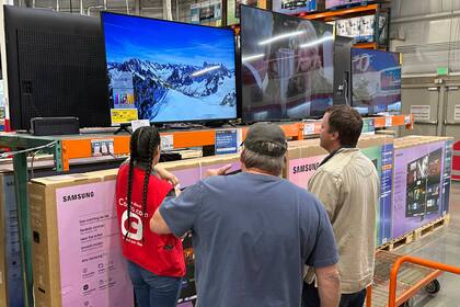 Confianza del consumidor en EEUU cae a su nivel más bajo en 3 años por temor a la inflación