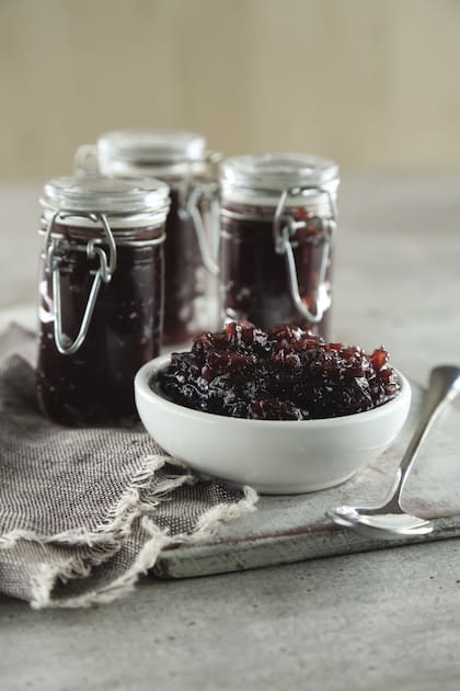 Confitura de cebollas, una preparación dulce ideal para agregar a los sandwiches.