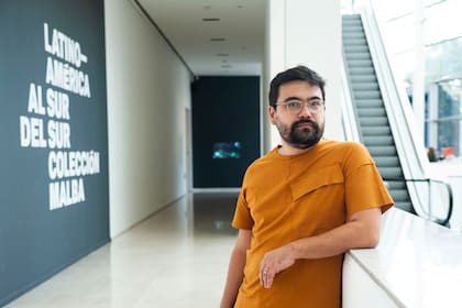 "Conforme se transforman el arte, la sociedad, la historia, cambiamos las preguntas y eso permite ver otra cosa", señala Miyada