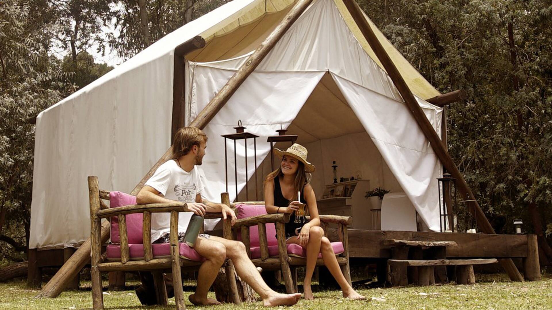 Confort y libertad. En Refugio Natural Glamping, en Lobos, facilitan los elementos para hacer campamento, con servicios y desayuno incluidos